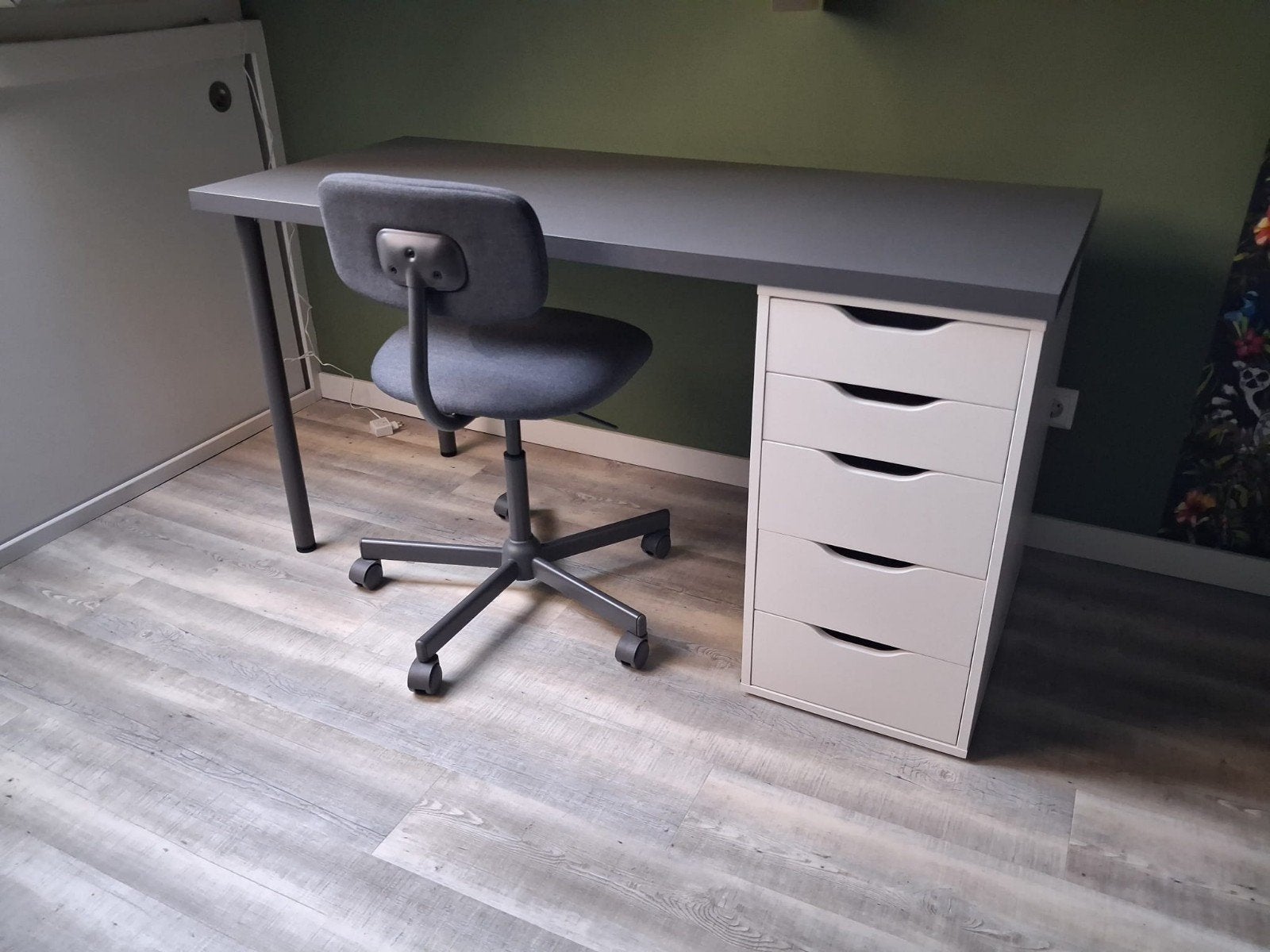 IKEA LAGKAPTEN / ALEX bureau met ladeblok, Ophalen, Met lades, Spaanplaat of MDF, Zo goed als nieuw