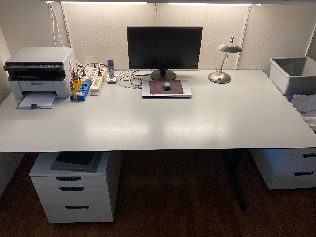 grote werktafel, Ophalen, Kunststof, 200 cm of meer, 50 tot 100 cm