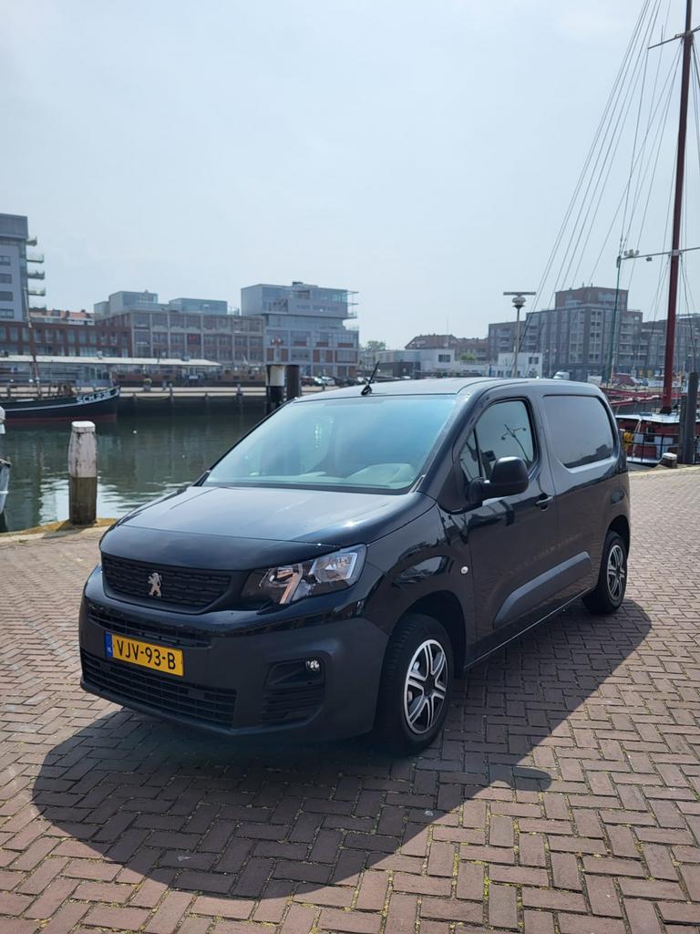 Peugeot Partner 1.5 Bluehdi 100pk 650kg 3-zits 2021 Zwart, Auto's, Peugeot, Voorwielaandrijving, 1295 kg, Zwart, 19 km/l