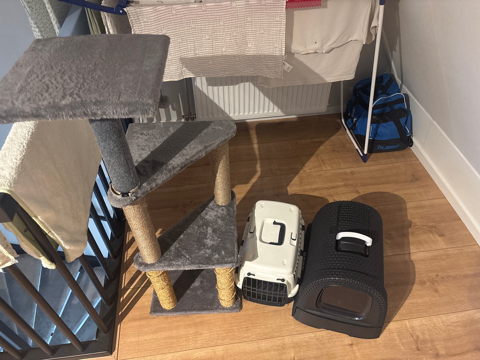 Katten krabpaal / reiskit / kattenbak, Ophalen, Zo goed als nieuw