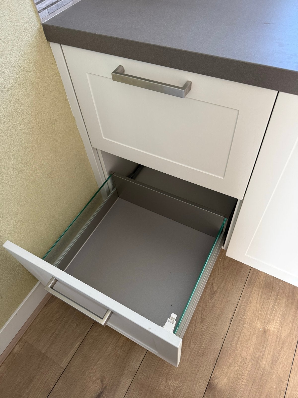 Foto 12 van Moderne witte keuken met Bosch apparatuur