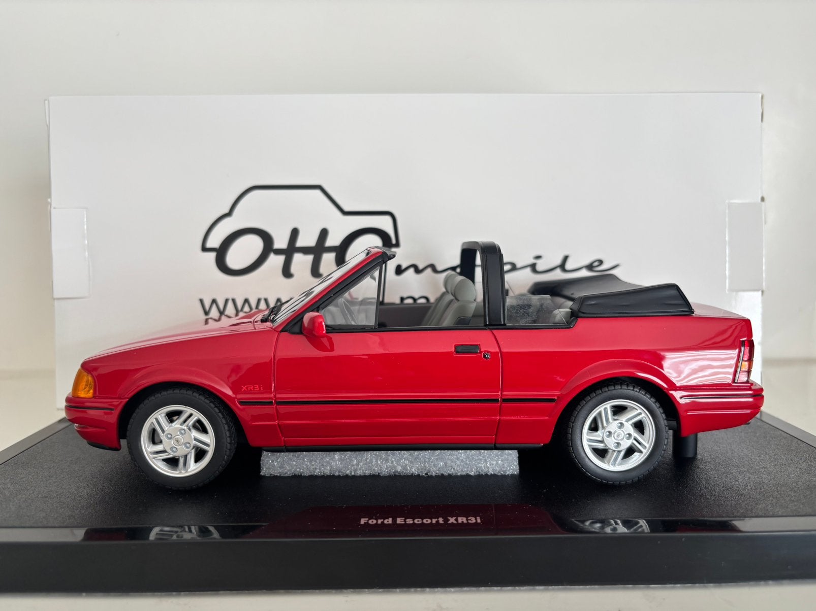 Ford Escort Mk4 XR3i Cabriolet 1986 1:18 (nieuw), Verzenden, Nieuw, Auto, OttOMobile