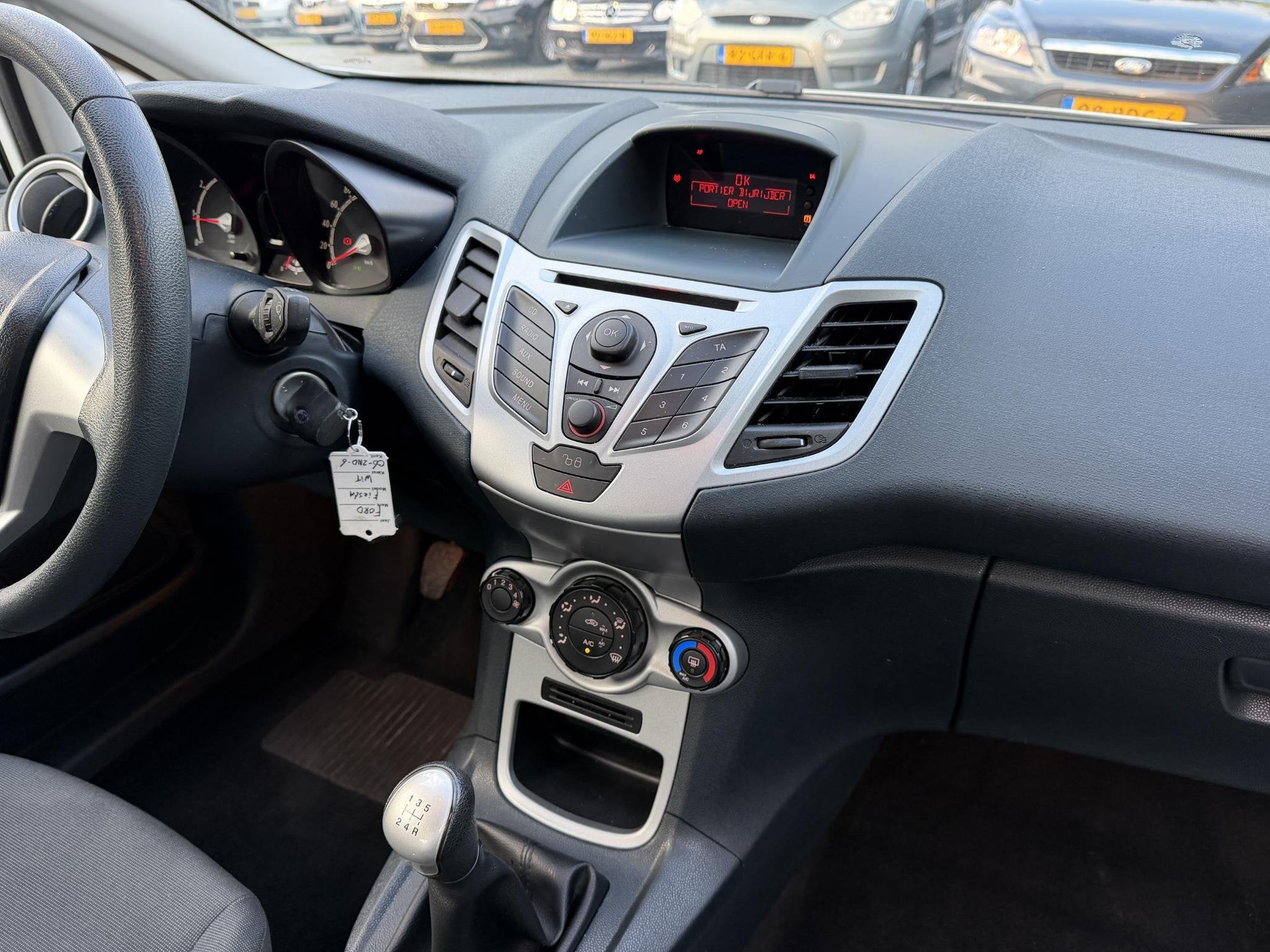 Foto 14 van Ford Fiesta 1.25 Champion | Airco | Elekt. Ramen | Radio / C
