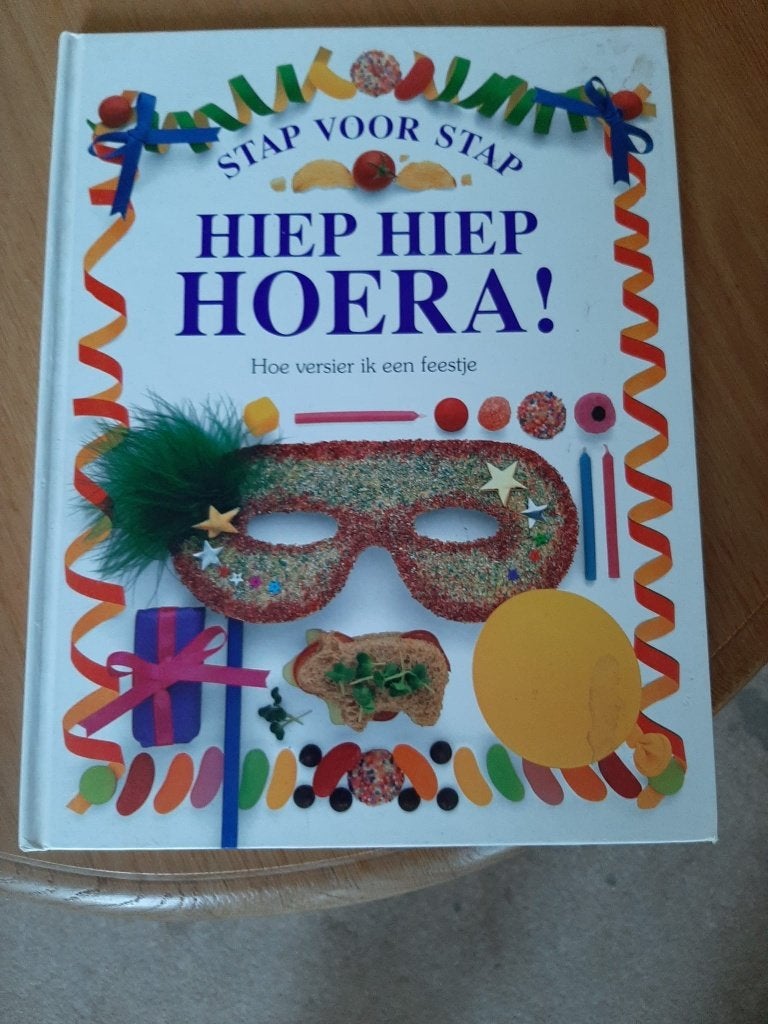 Hiep hiep hoera! Hoe versier ik een feestje, Ophalen of Verzenden, Gelezen, Fictie algemeen