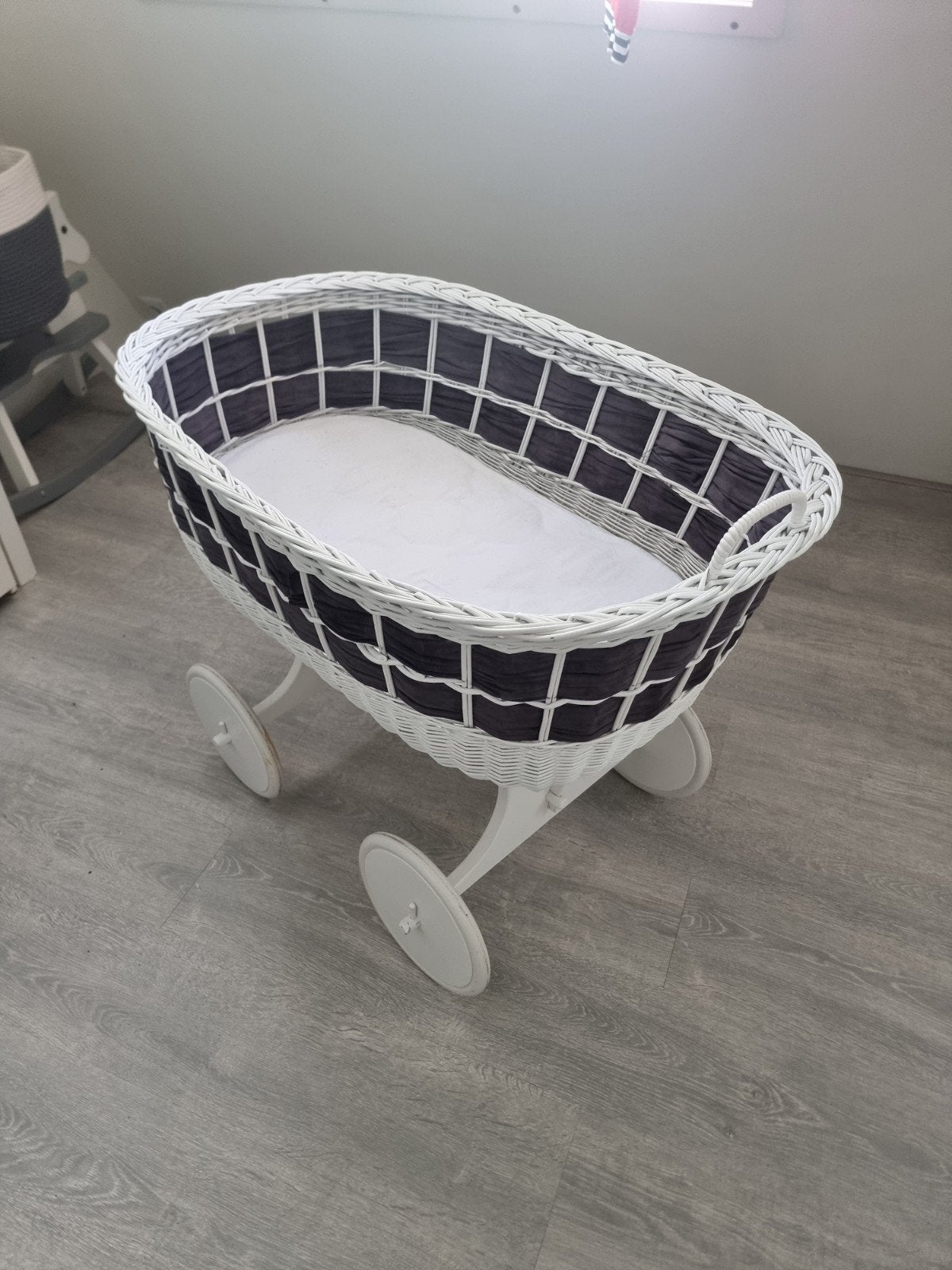 Rotan babywieg op wielen, Kinderen en Baby's, Babywiegjes en Ledikanten, Ophalen, Wieg