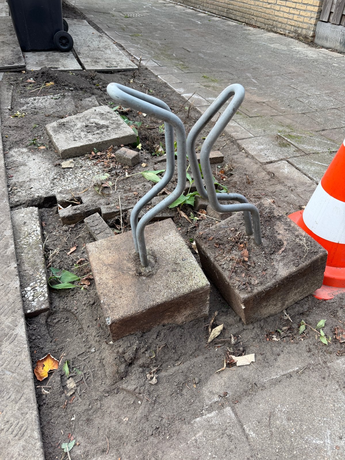 Fietsenrek in betonnen voet - alleen 19 sep op te halen, Ophalen, Gebruikt