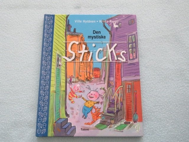 Zweeds prentenboek: Den mystiske Sticks - Ville Hytönen, Ophalen of Verzenden, Zo goed als nieuw, Ville Hytönen, Fictie algemeen