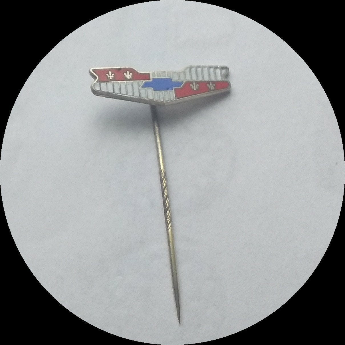 CHEVROLET logo speldje ,geëmailleerd, Ophalen of Verzenden, Zo goed als nieuw, Transport, Speldje of Pin