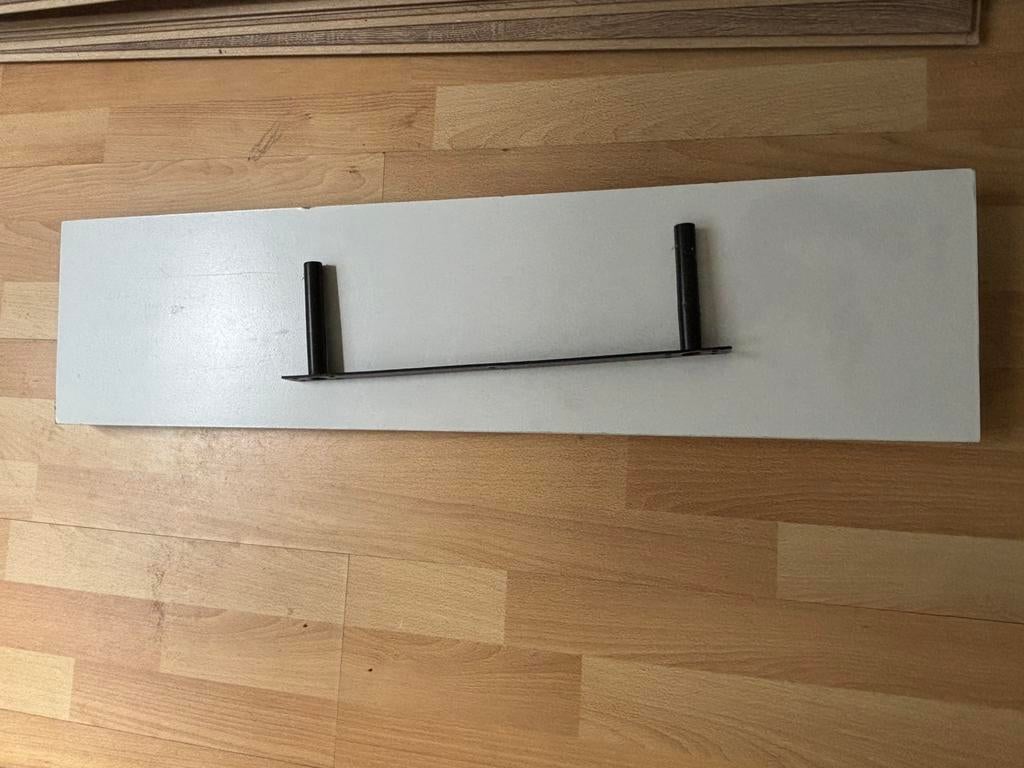 Gratis af te halen: wandplank + bevestiging, Ophalen, Gebruikt