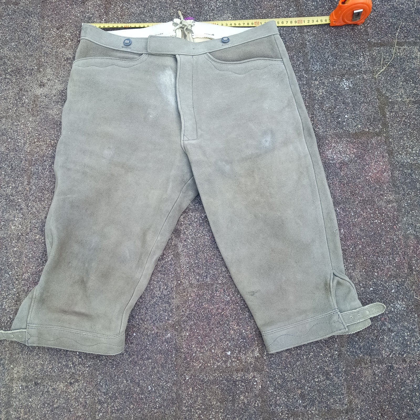 Lederhose 50 imitatie suède grijs knielang zgan, Kleding | Heren, Ophalen of Verzenden, Zo goed als nieuw, Maat 48/50 (M)
