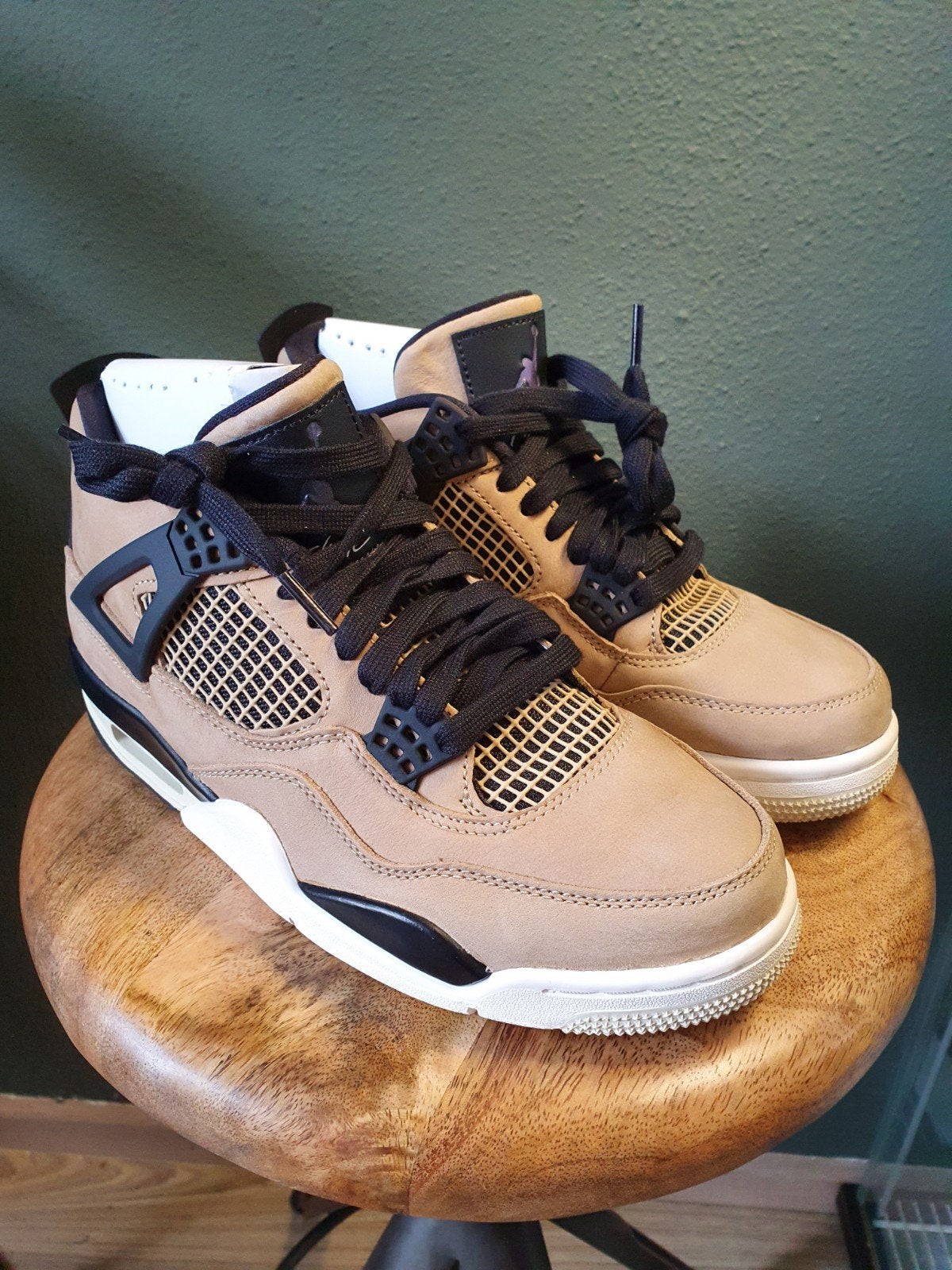 Air Jordan 4 Retro Mushroom - Maat 39, Nike Air Jordan, Nieuw, Ophalen of Verzenden, Sneakers of Gympen