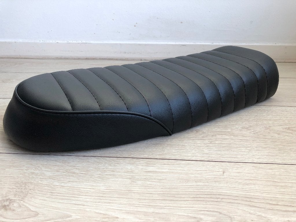 Zadel caferacer bobber scrambler tracker bekleed zwart, Ophalen of Verzenden