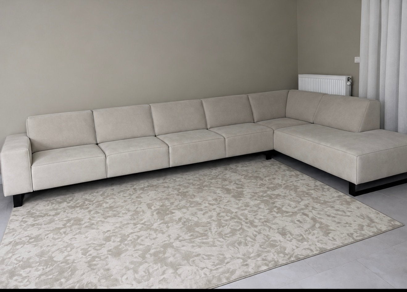 Ruime hoekbank gebroken wit/lichtbeige, goede staat, Huis en Inrichting, Ophalen of Verzenden, Zo goed als nieuw, Stof