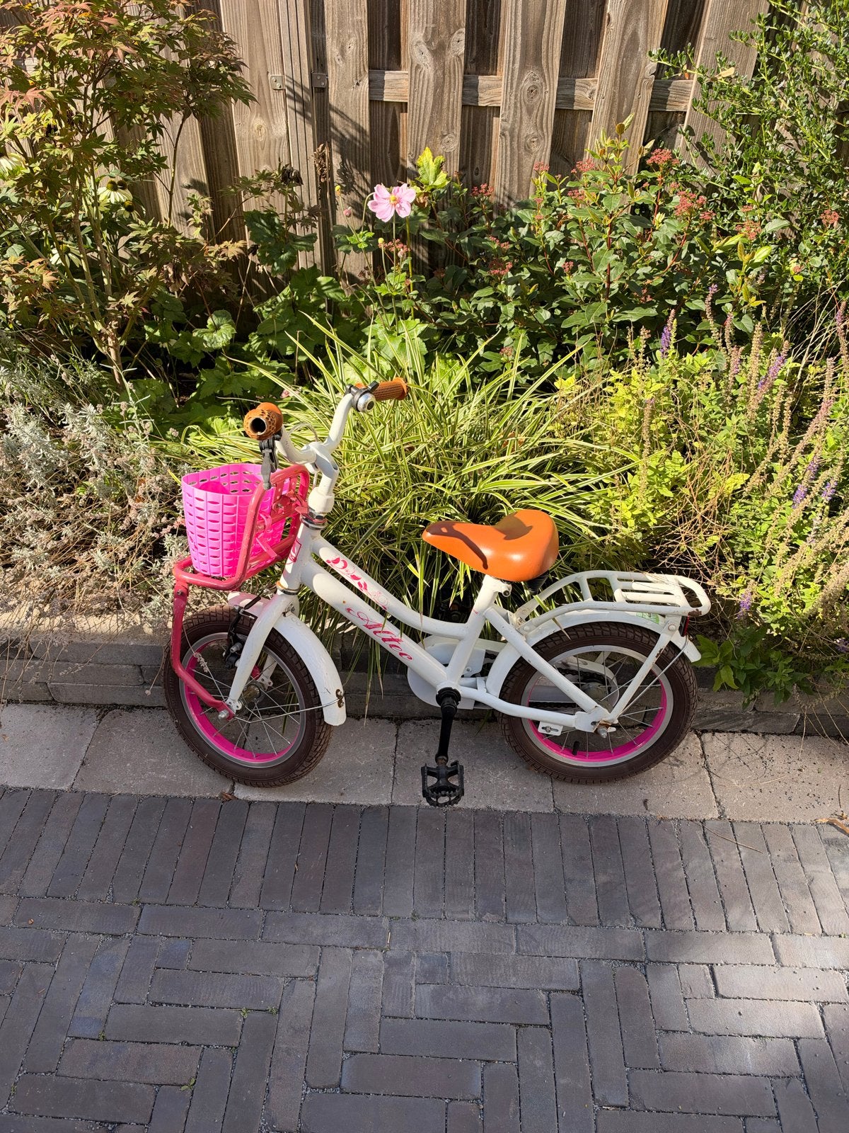Altec tuna 14 inch  - Kinderfiets wit/roze met mandje, Ophalen, Zo goed als nieuw, Terugtraprem, Minder dan 16 inch