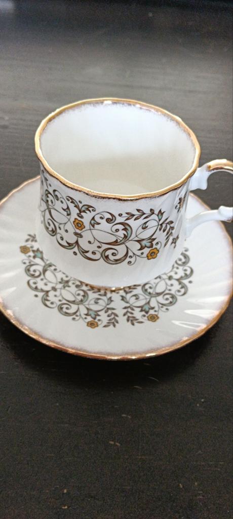 Elizabethan Fine Bone China Kop en Schotel, Ophalen of Verzenden