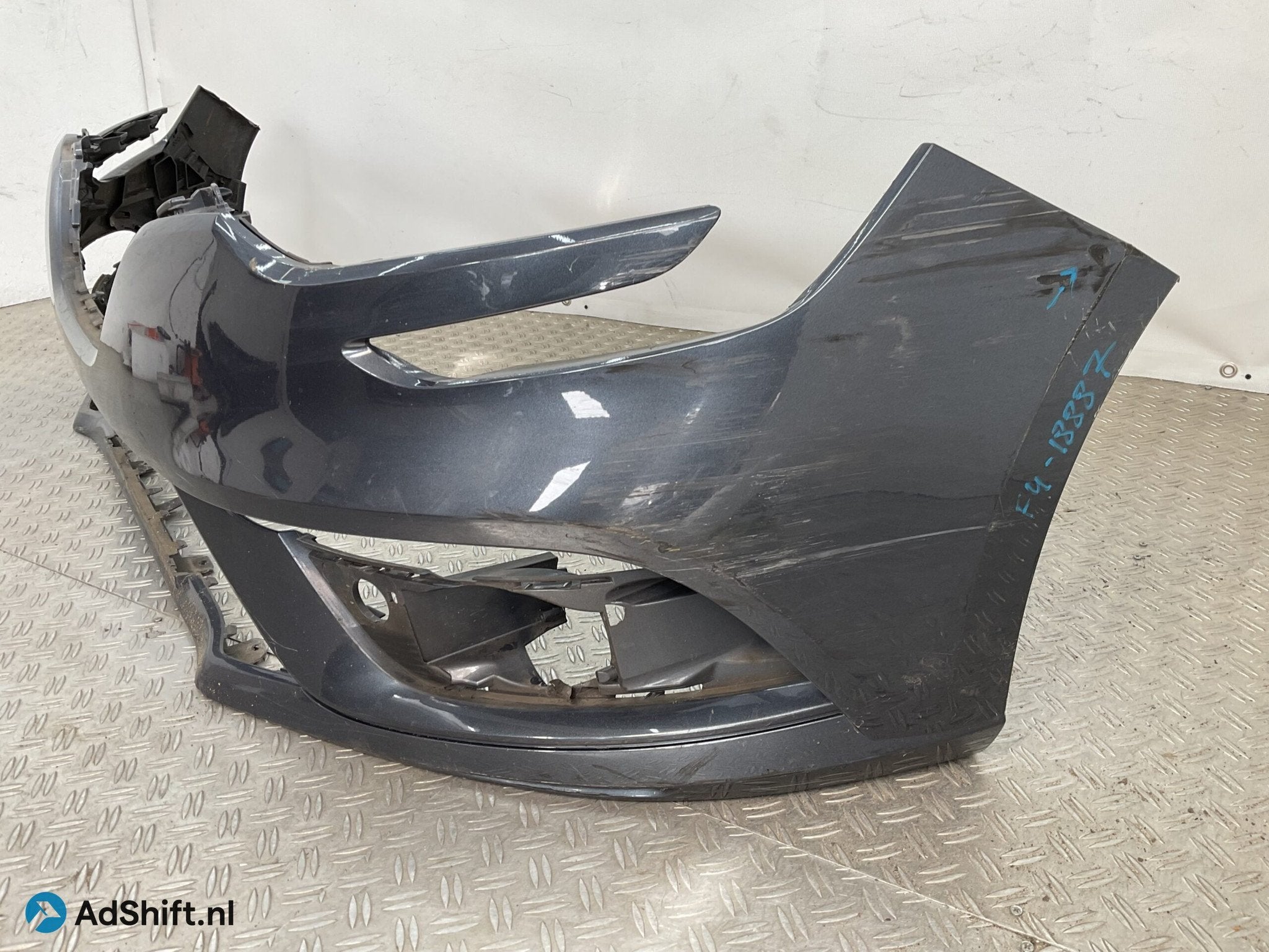 BUMPER Renault Megane 2016-2021 960164119R VOORBUMPER F4-188, Bumper