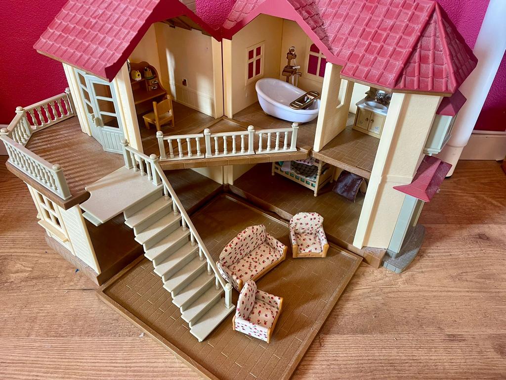 Sylvanian Families huis met accessoires, Ophalen, Zo goed als nieuw, Poppenhuis