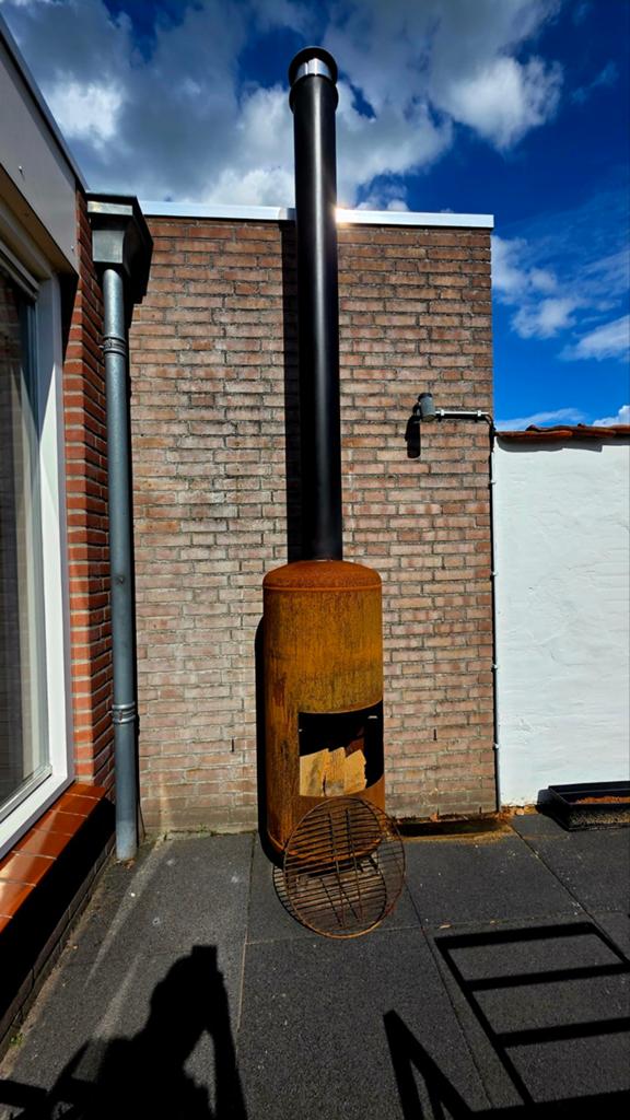 Robuuste Vuurton met Pijp - Perfect voor Buiten, Ophalen, Gebruikt, Vuurton
