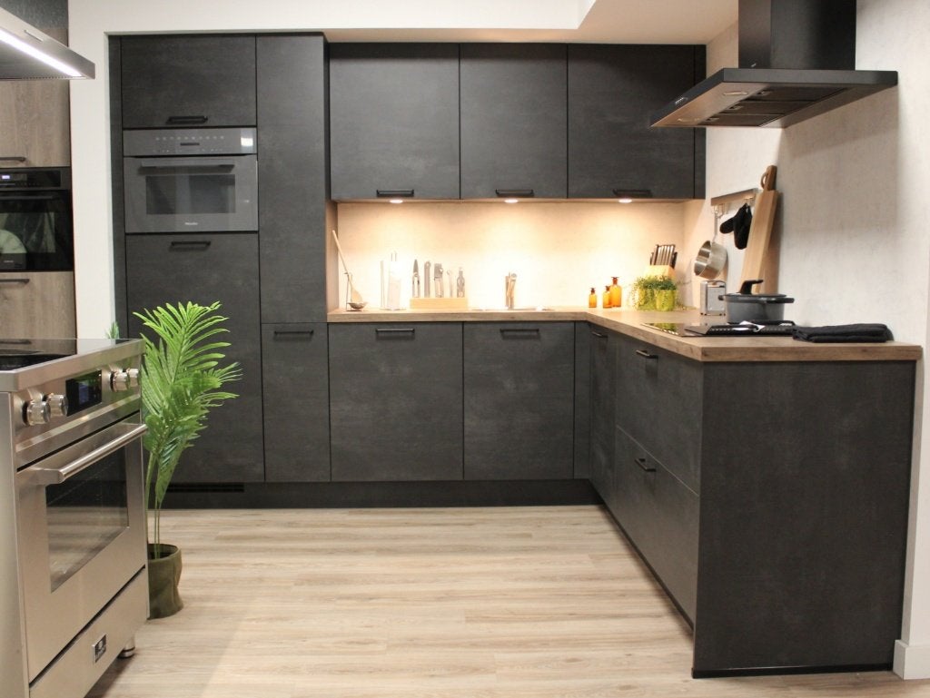 EC3- Hoekkeuken met betonlook fronten en Miele combi-oven, Ophalen, Zwart, Hoekkeuken, Nobilia-Werke J. Stickling GmbH & Co. KG