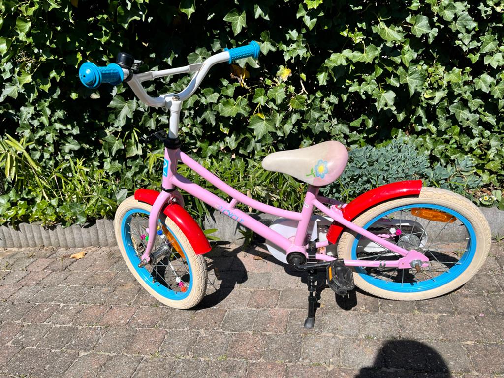 Roze kinderfiets 16 inch met bloemetjes, Fietsen en Brommers, Ophalen, Gebruikt, 16 tot 20 inch