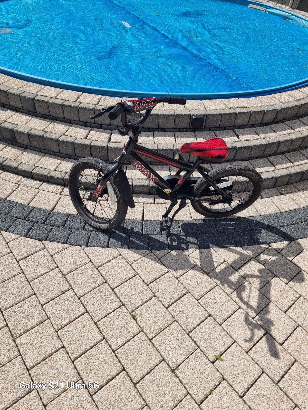 Kinderfiets 16 inch - Zwart met rode accenten, Velgrem, Ophalen of Verzenden, MAX, 16 tot 20 inch