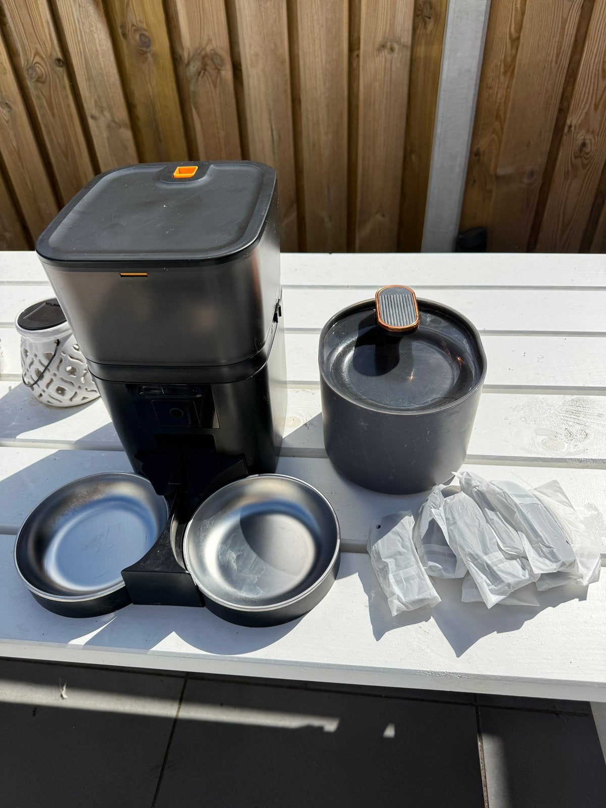 Automatische voerbak en waterbak (met app), Ophalen of Verzenden, Zo goed als nieuw