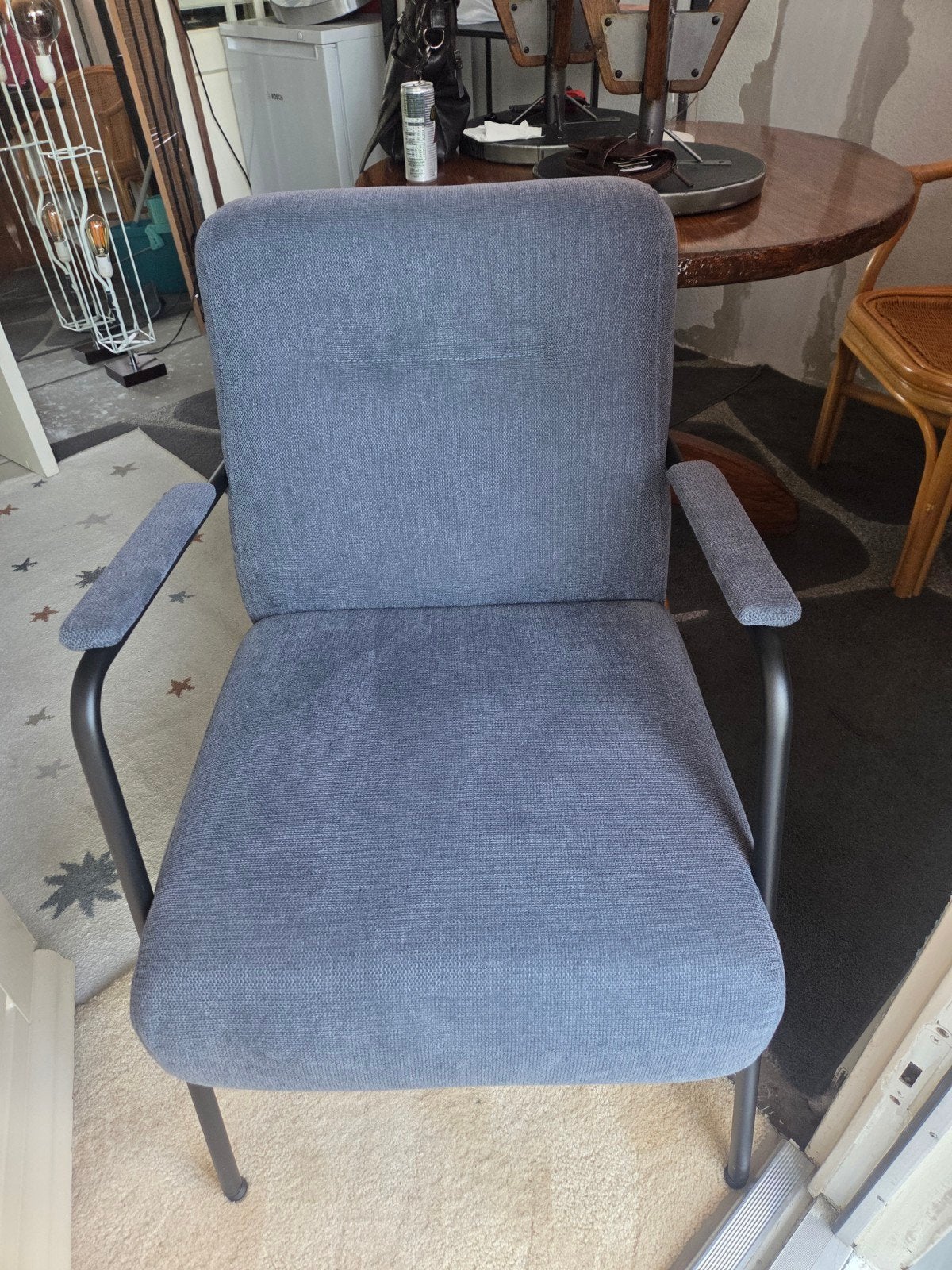 Comfortabele blauwe fauteuil met metalen frame,KOOPJE, Ophalen, 75 tot 100 cm, Zo goed als nieuw, Stof