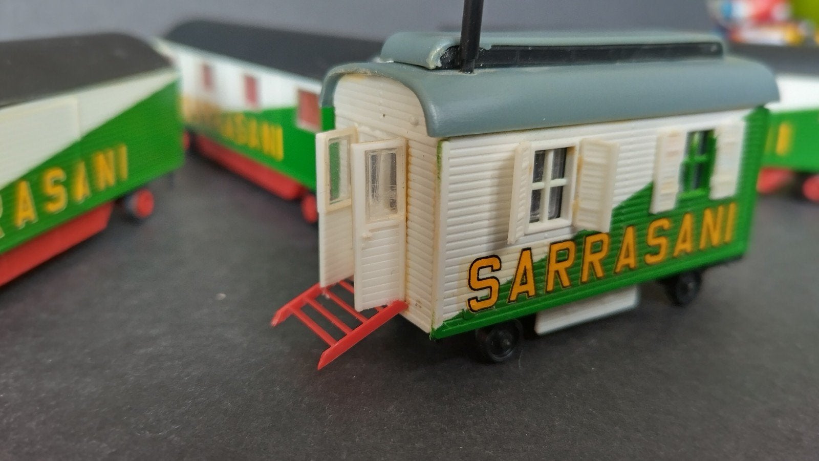 Circus Sarrasani 4 x Woonwagen trailers 1;87 Preiser Pol, Hobby en Vrije tijd, Overige merken, Preiser, Verzenden, M