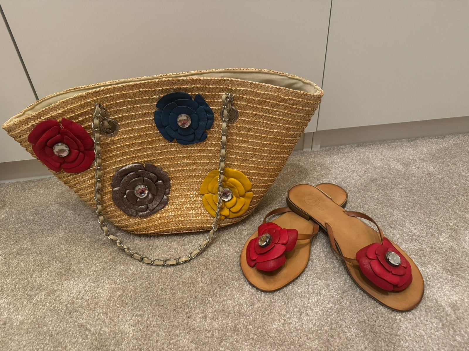 Rode leren slippers maat 38 + bijpassende mand Tas, Ophalen of Verzenden, Zo goed als nieuw, Rood