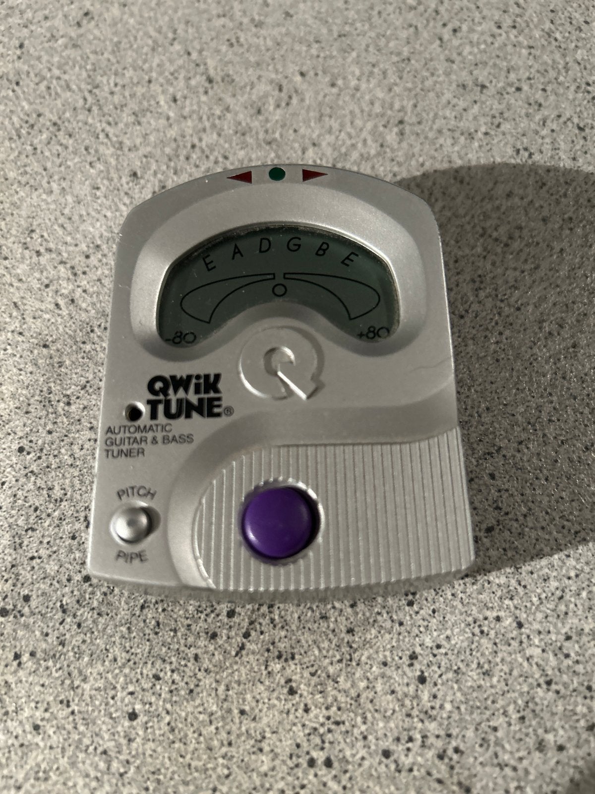 Qwik Tune Automatische Gitaar & Bas Tuner, Ophalen of Verzenden, Zo goed als nieuw, Overige typen