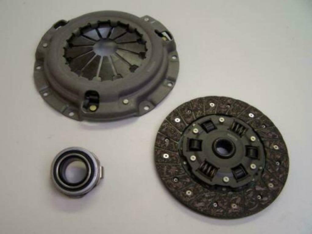 Mazda 616 Remblokken Radioconsole Koppeling Filter Bougie, Ophalen of Verzenden, De Rie Automaterialen, Info@derieautomaterialen.nl