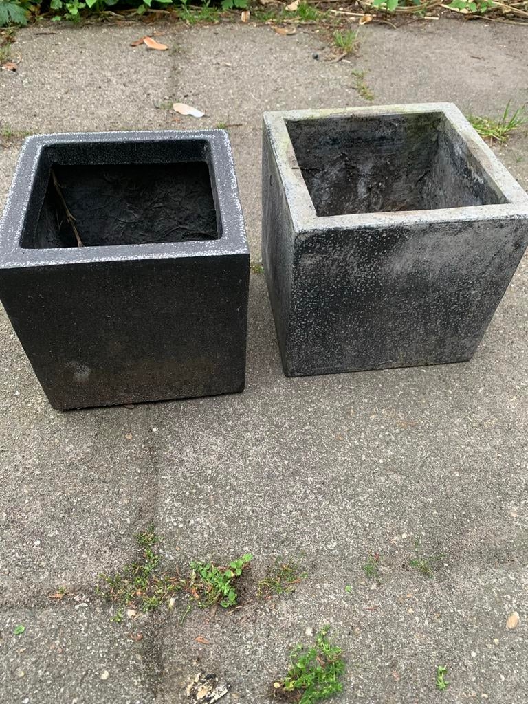 2 robuuste stenen potten voor tuin of terras, Tuin en Terras, Ophalen of Verzenden, Zo goed als nieuw
