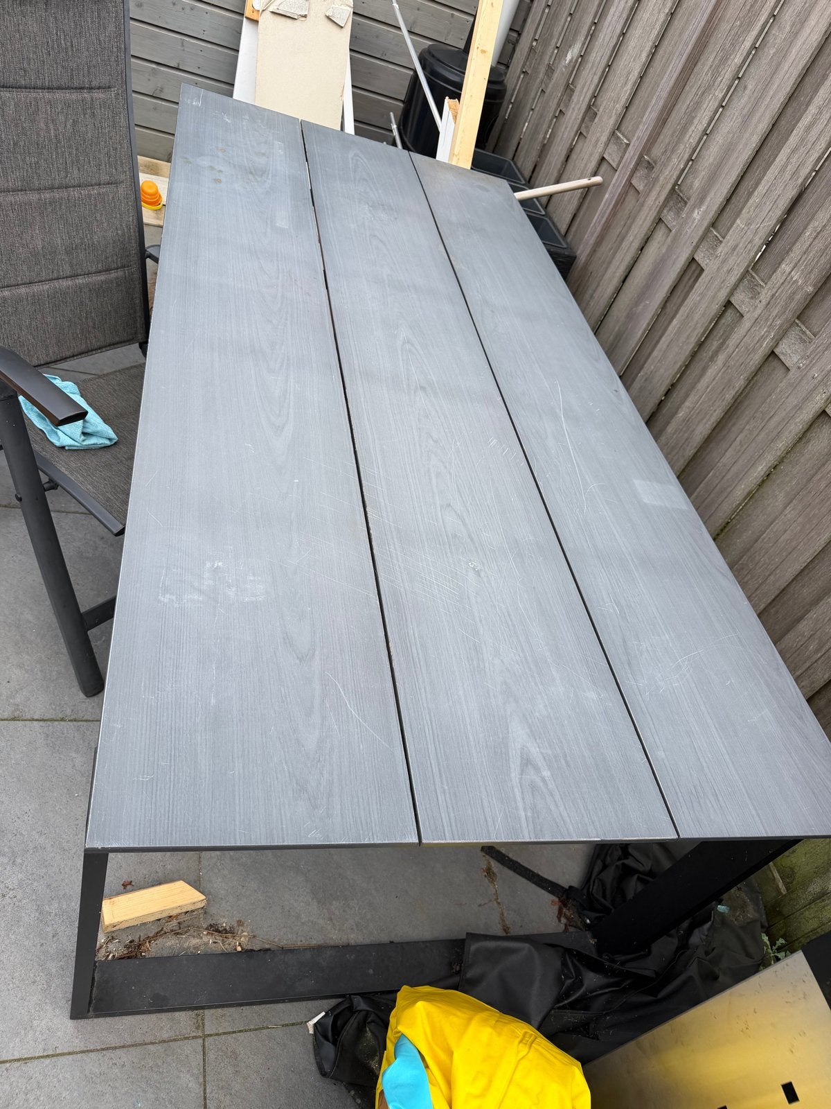 Gratis grijze eettafel voor buiten (215x100cm), Ophalen, Gebruikt, Rechthoekig, Overige materialen