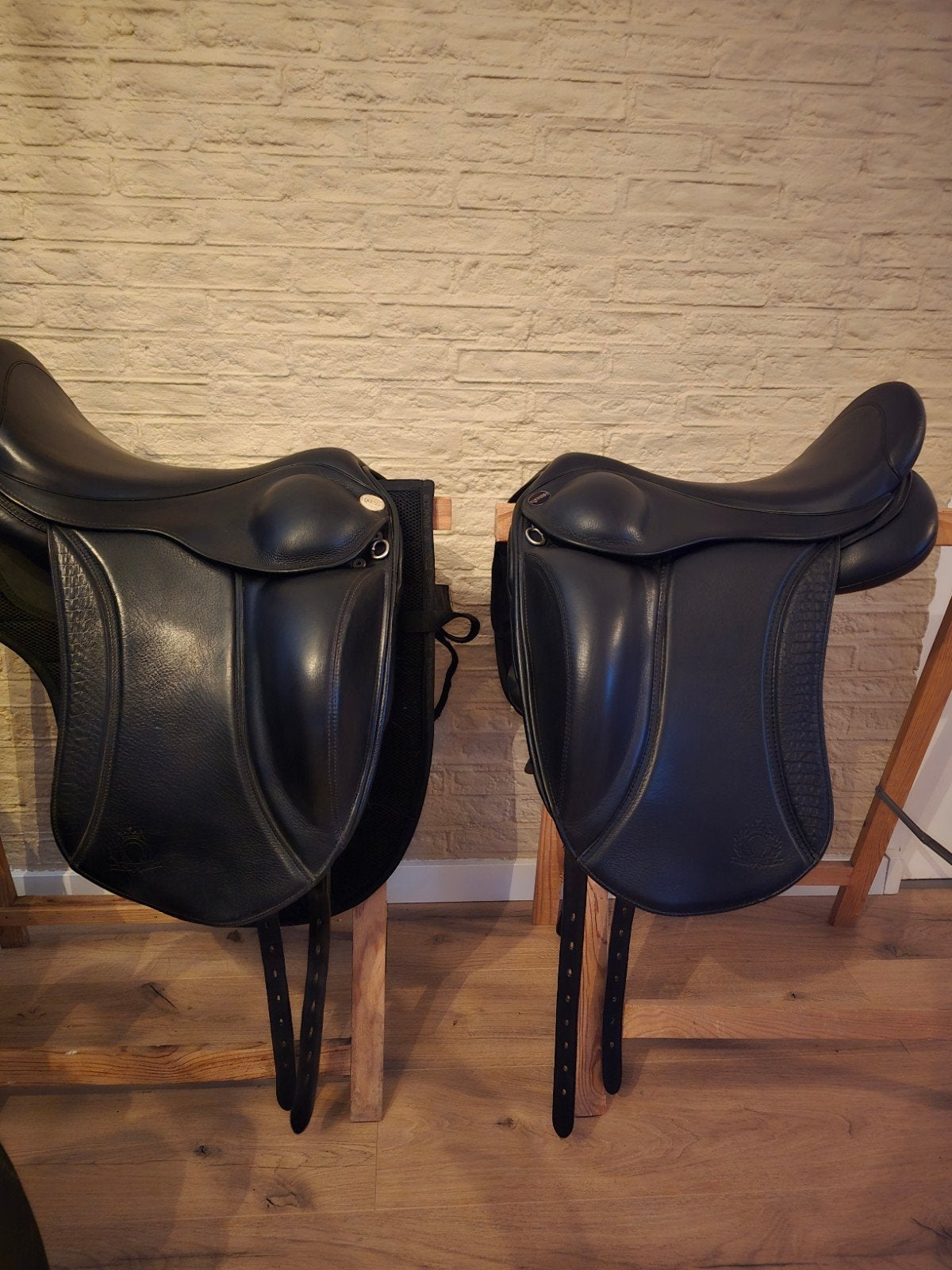 Eques Champion IJslander zadels 17,5 inch en 17 inch, Dieren en Toebehoren, Ophalen, L (17.5 inch), Dressuur, Wijd