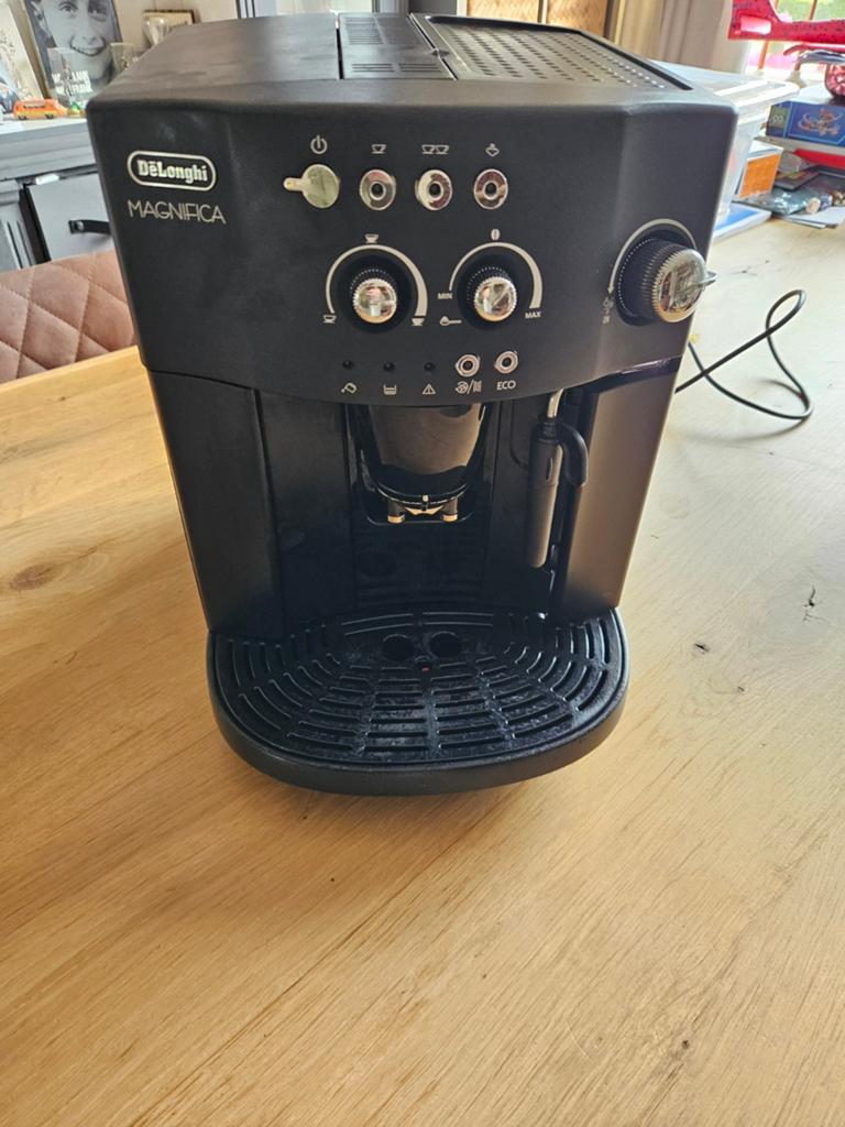 DeLonghi Magnifica ESAM 4000B /  Volautomaat koffiemachine, Witgoed en Apparatuur, Ophalen, Gemalen koffie, Gebruikt, Combi