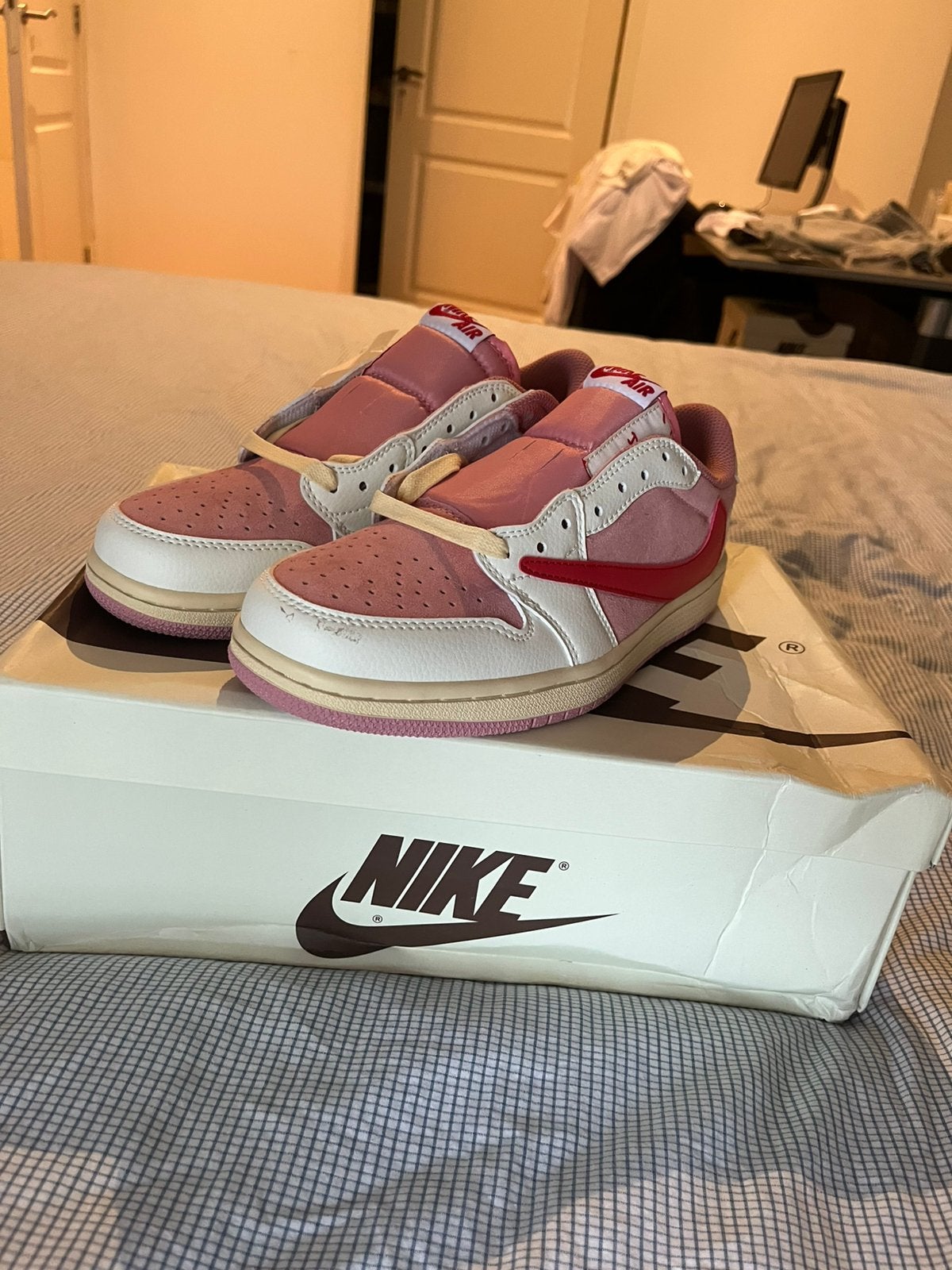 Travis Scott, Overige kleuren, Nieuw, Ophalen of Verzenden, Sneakers of Gympen