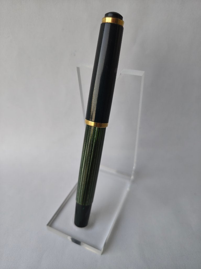 Vulpen Pelikan 400 green striped zonder clip – gebr.gereed, Verzamelen, Pennenverzamelingen, Ophalen of Verzenden, Vulpen, Overige merken