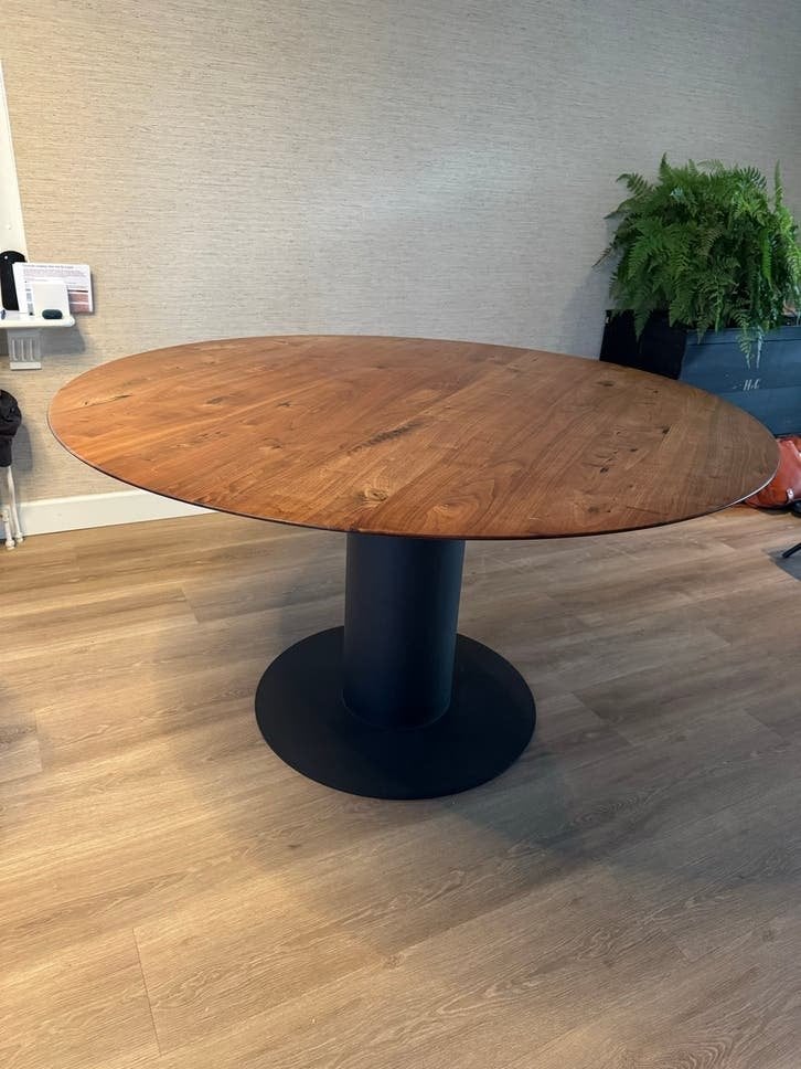 Bert Plantagie ronde eettafel - Notenhouten blad - 140 cm, Huis en Inrichting, Tafels | Eettafels, Ophalen, 100 tot 150 cm, Rond