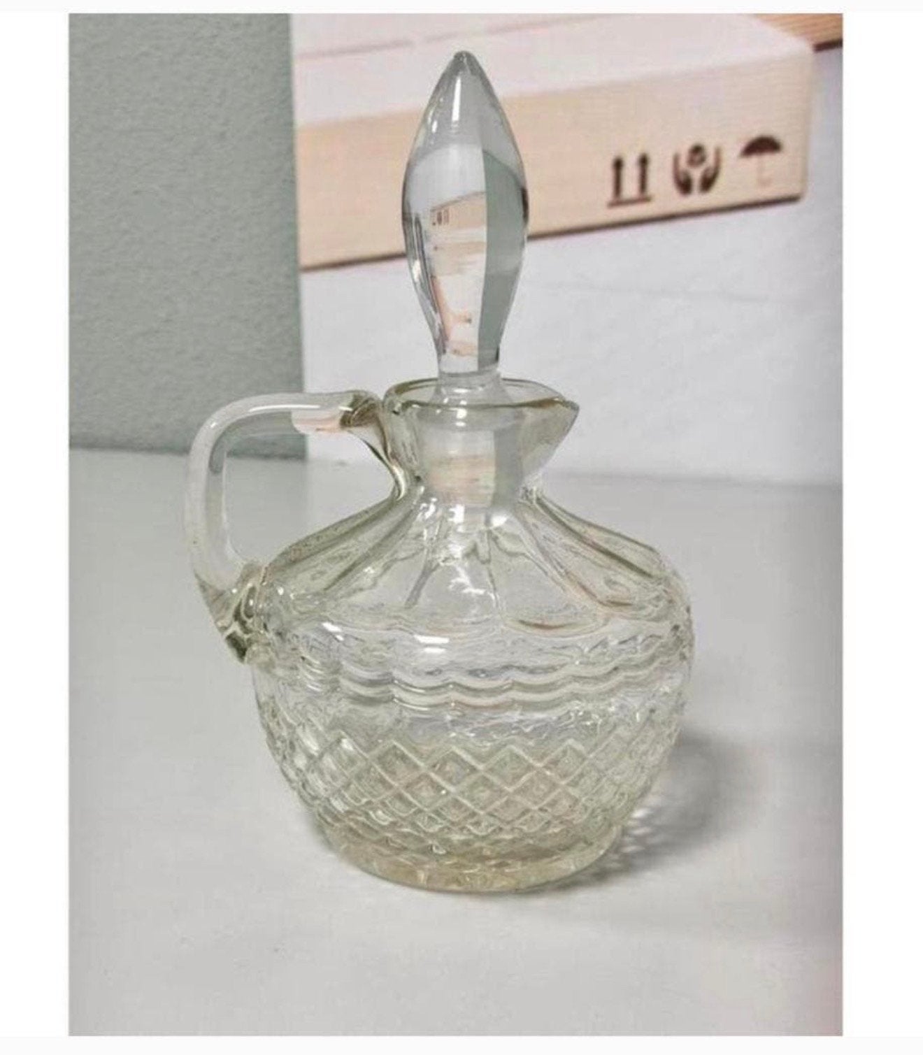 Vintage geslepen glazen kan met stop decoratieve glas karaf, Antiek en Kunst, Antiek | Glas en Kristal, Ophalen of Verzenden