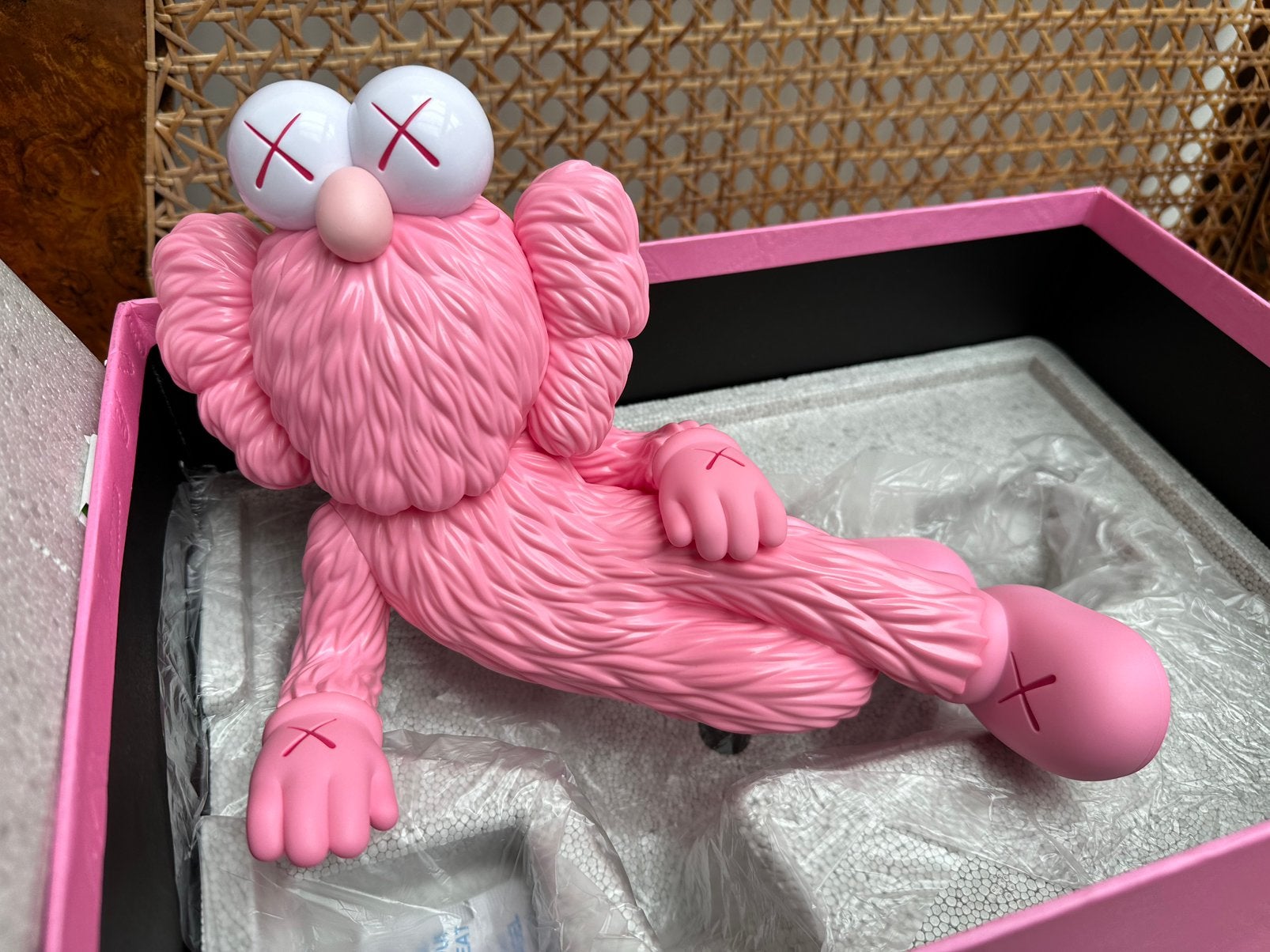 Nieuw KAWS TIME OFF Pink Vinyl Figure, Ophalen of Verzenden, Pop/figuur