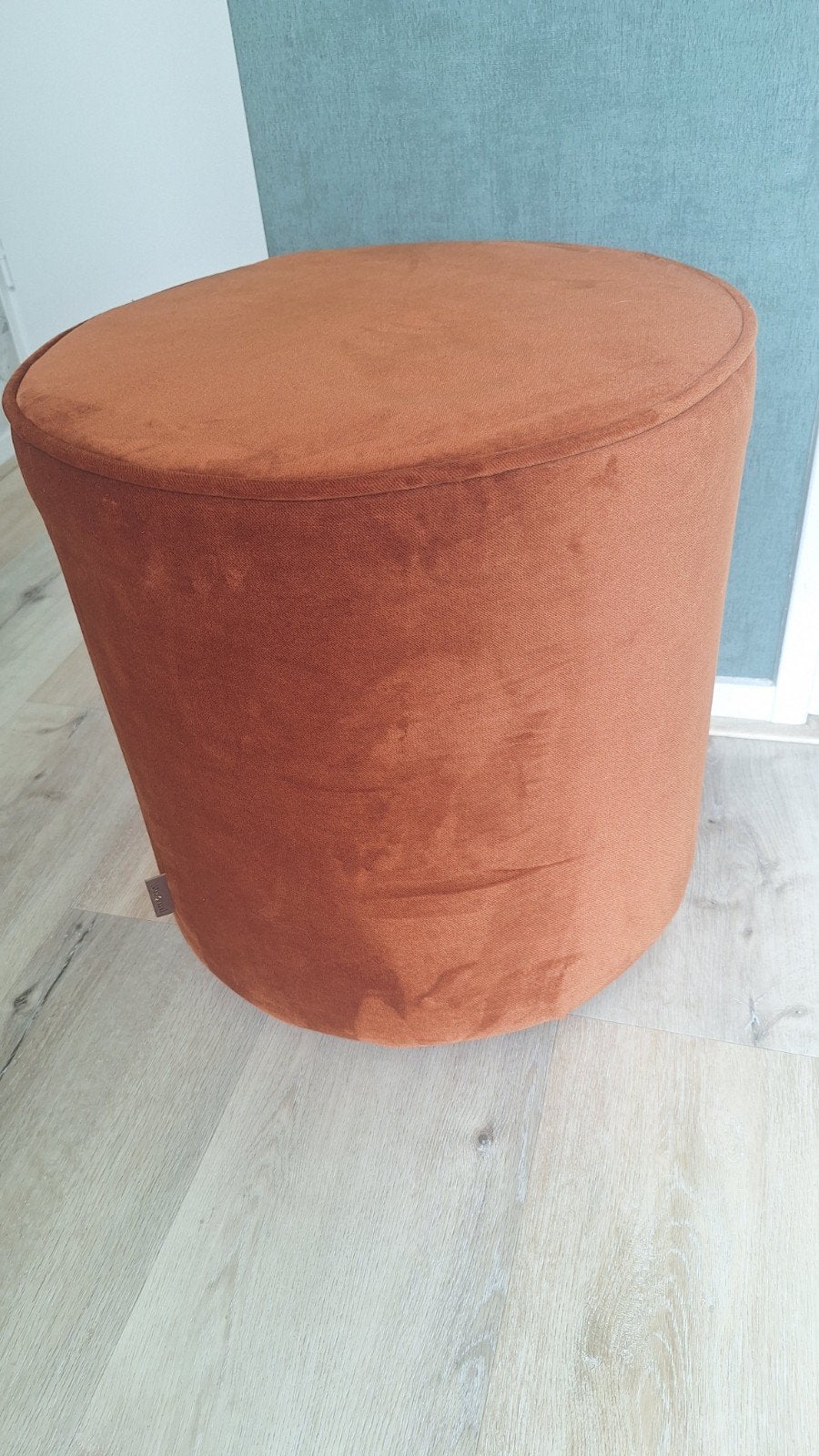keurige wood poef, Ophalen, 50 tot 75 cm, Zo goed als nieuw, Stof