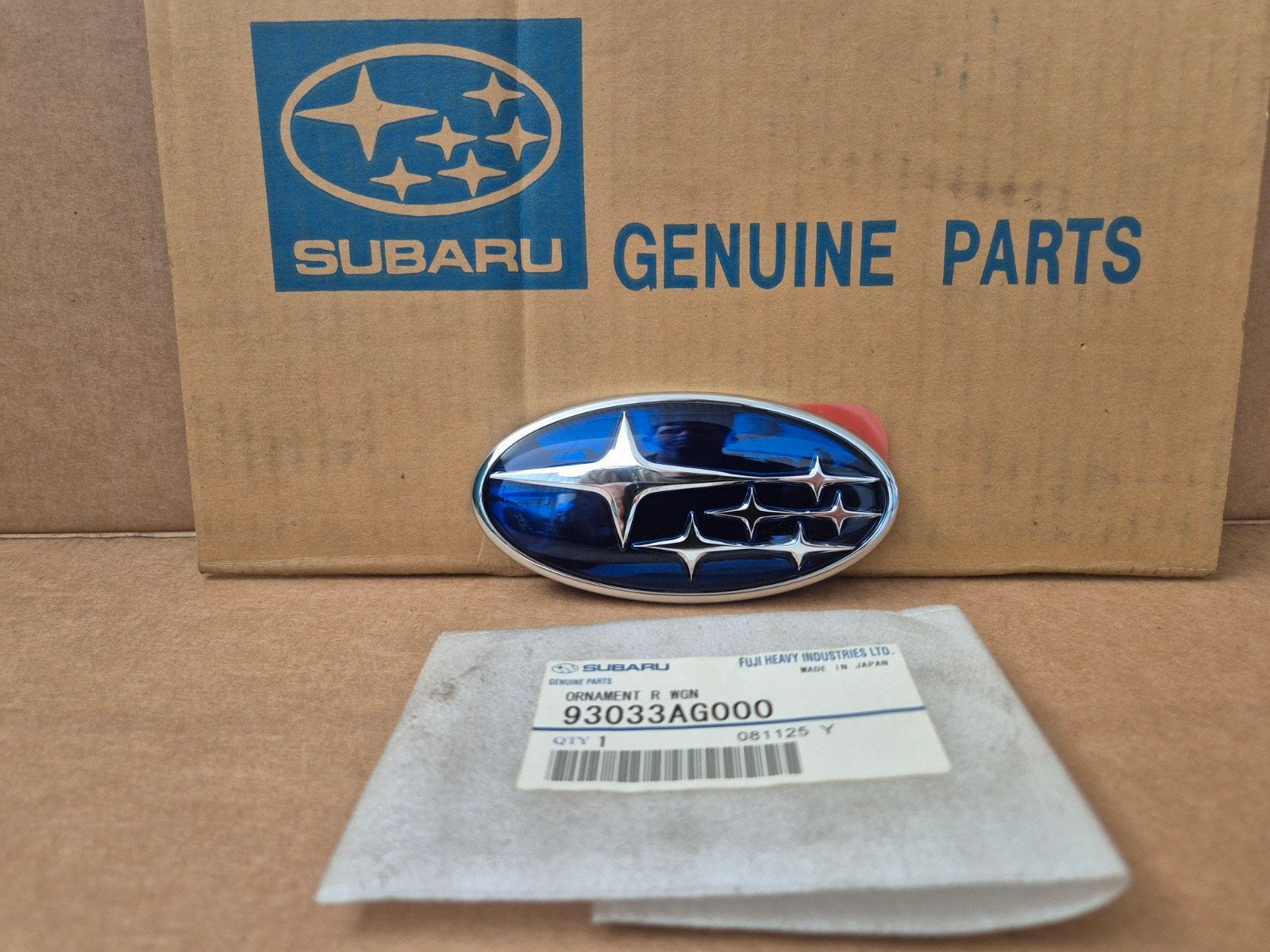 subaru legacy BP5 kofferbak embleem 93033AG000 nieuw oem, Ophalen of Verzenden