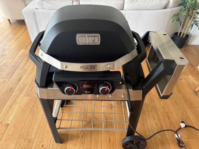 Weber Pulse 2000 met iGrill, met trolley en onderhoudsset., Ophalen, Zo goed als nieuw
