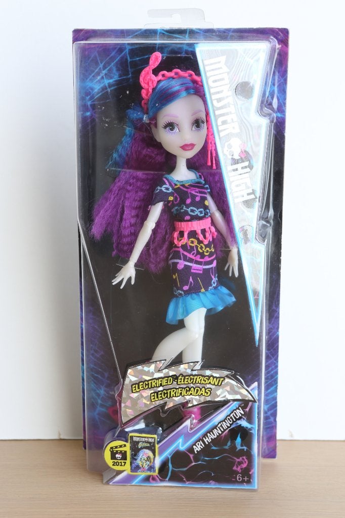 Monster High Ari Hauntington - Electrified #DVH68 (NRFB), Ophalen of Verzenden, Nieuw, Fashion Doll