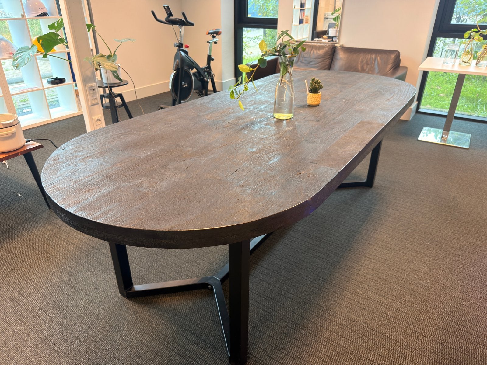 Robuuste houten eettafel 240x100cm, Huis en Inrichting, Gebruikt, 200 cm of meer, Ovaal, Overige houtsoorten