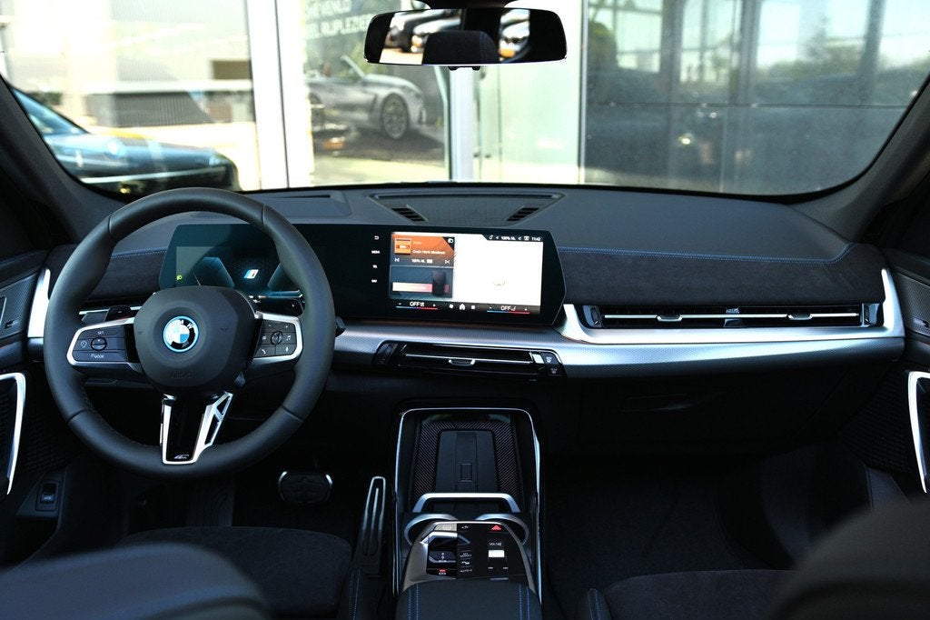 BMW X1 xDrive25e M Sport Automaat / Panoramadak / Trekhaak /, Auto's, BMW, 136 pk, Met garantie (alle), Stoelverwarming, Bedrijf