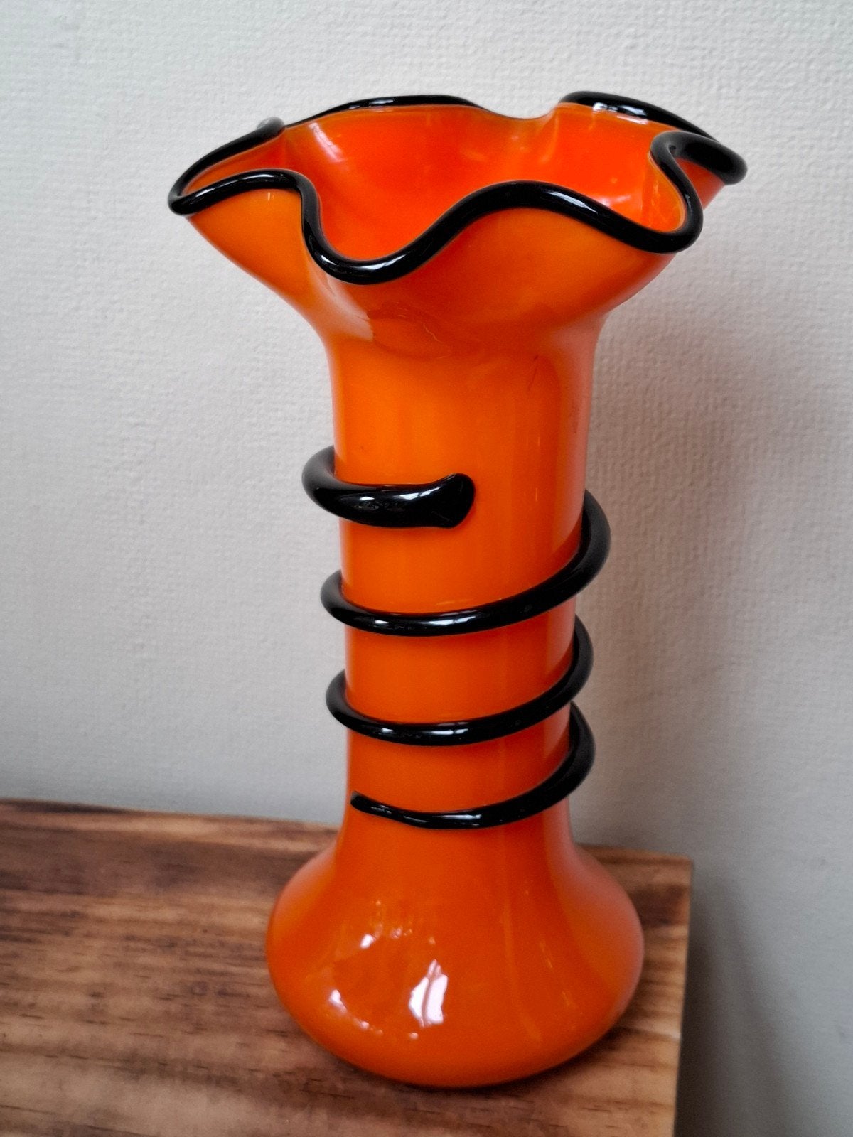 Oranje glazen vaasje vintage designer, Antiek en Kunst, Ophalen of Verzenden