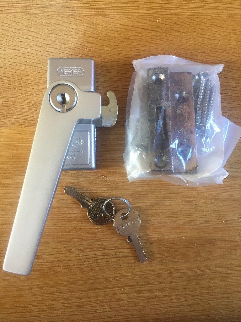 Nieuw Nemef 50PK SKG* LS Raamsluiting afsluitbaar, Ophalen of Verzenden, Nieuw, Overige materialen, Schuif of Grendel