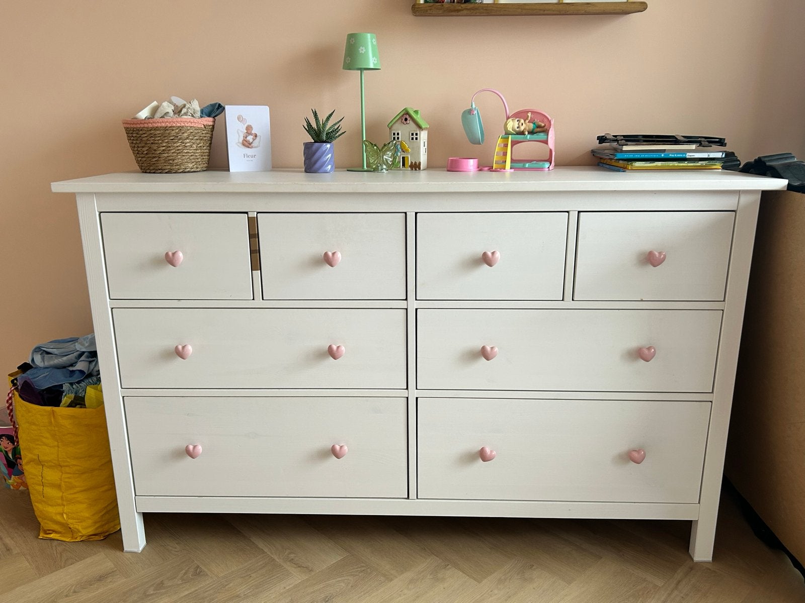 IKEA Hemnes Ladekast - Wit met Roze Hartjes Knoppen, Ophalen, Gebruikt, 5 laden of meer, 100 tot 150 cm