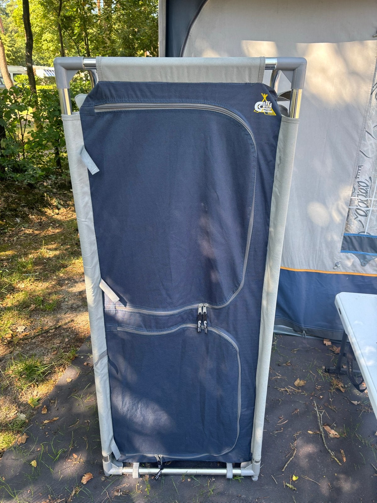 Defa Schuine Campingkast met 4 Vakken en Organizervakken, Ophalen, Gebruikt